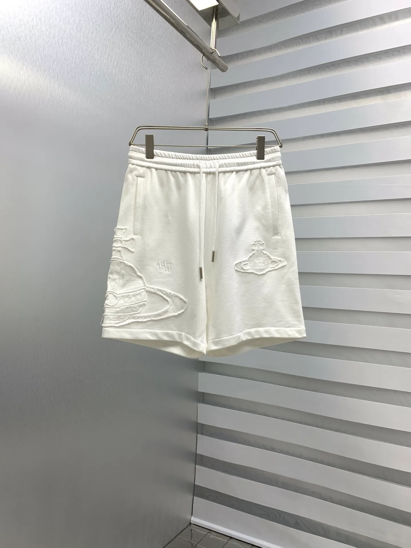 Queen Mother's 2026 summer New Arrival men's casual shorts, advanced custom Breathable fabric, Breathable elasticity and comfort, impeccable details, top accessories, original logo design concept, delicate and soft feel! The upper body fit is awesome! Size: M-XXXL Please state your height and weight when ordering